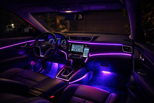 Carro com luz LED potente para condução noturna segura